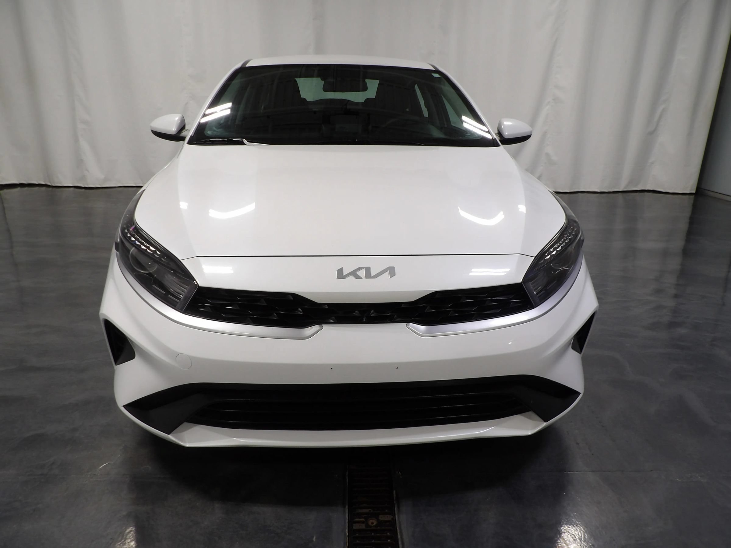 Used 2024 Kia Forte LXS FWD image 2