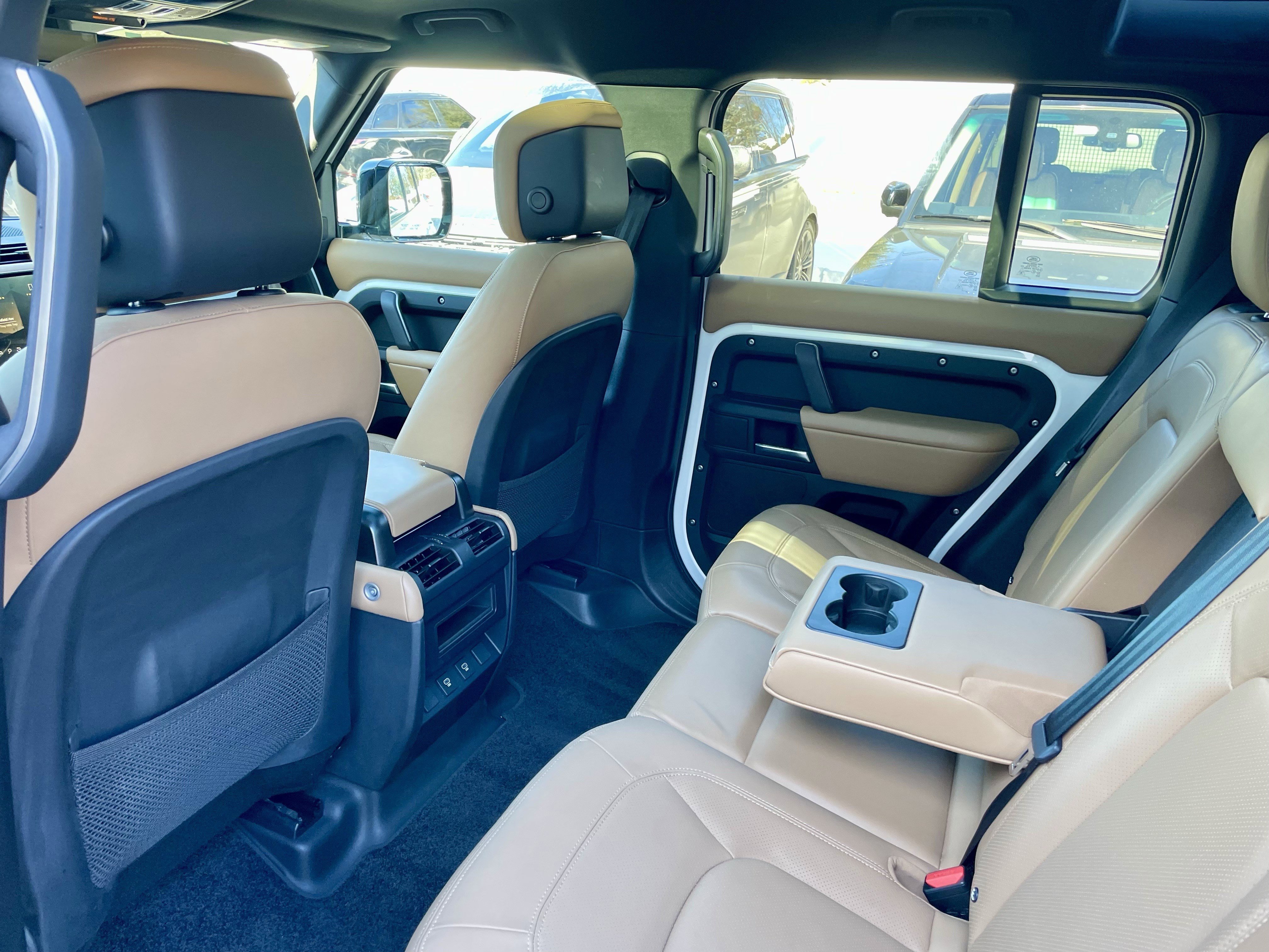 Certified 2025 Land Rover Defender 110 X-Dynamic SE image 30