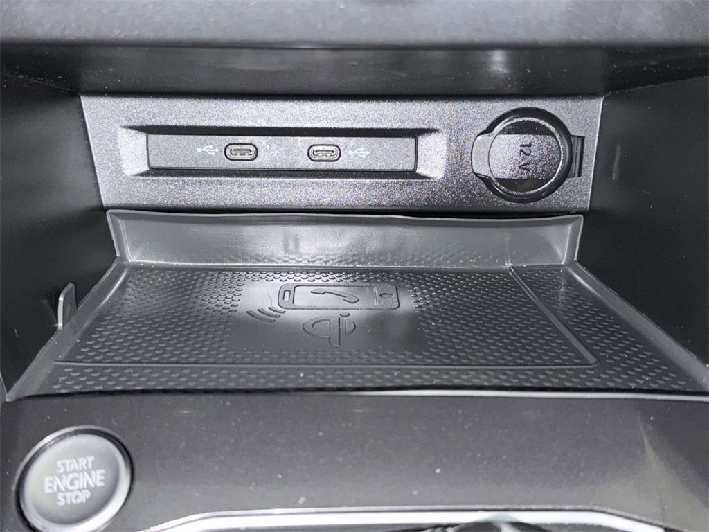 Used 2021 Volkswagen Tiguan SE image 24