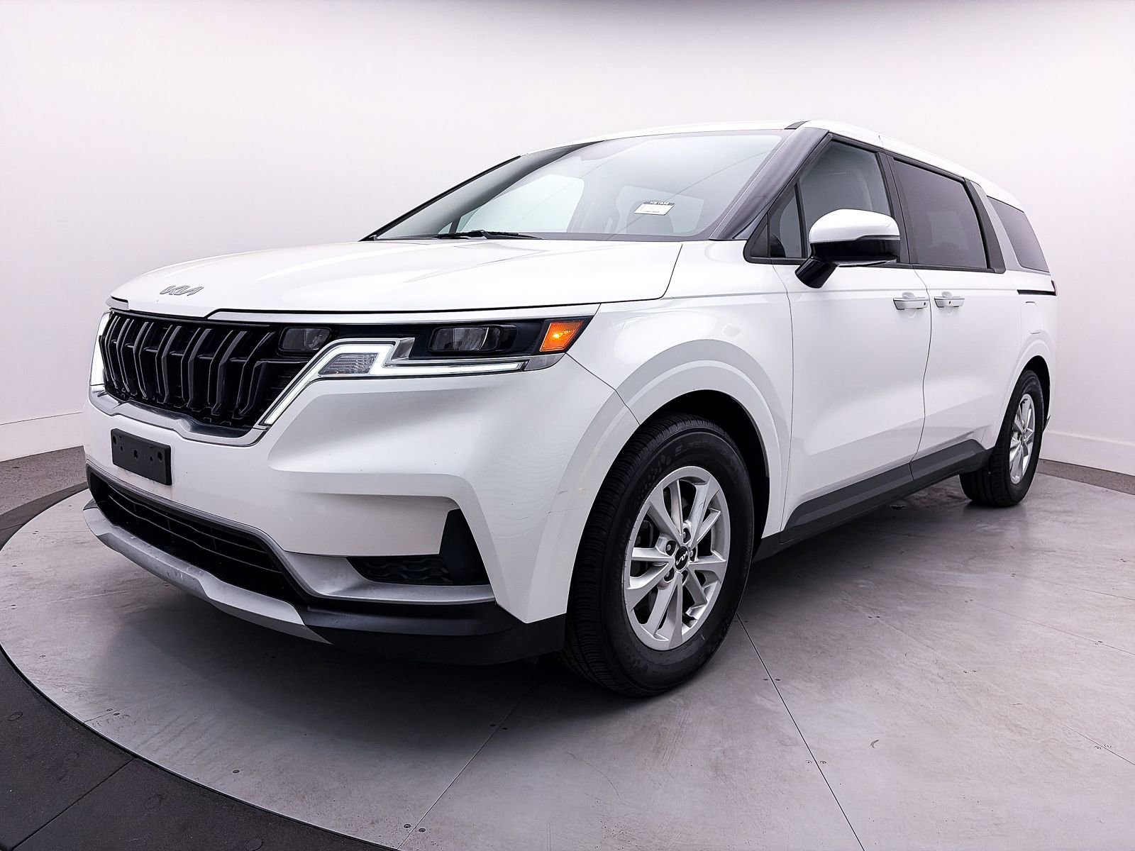 Used 2022 Kia Carnival LX image 11