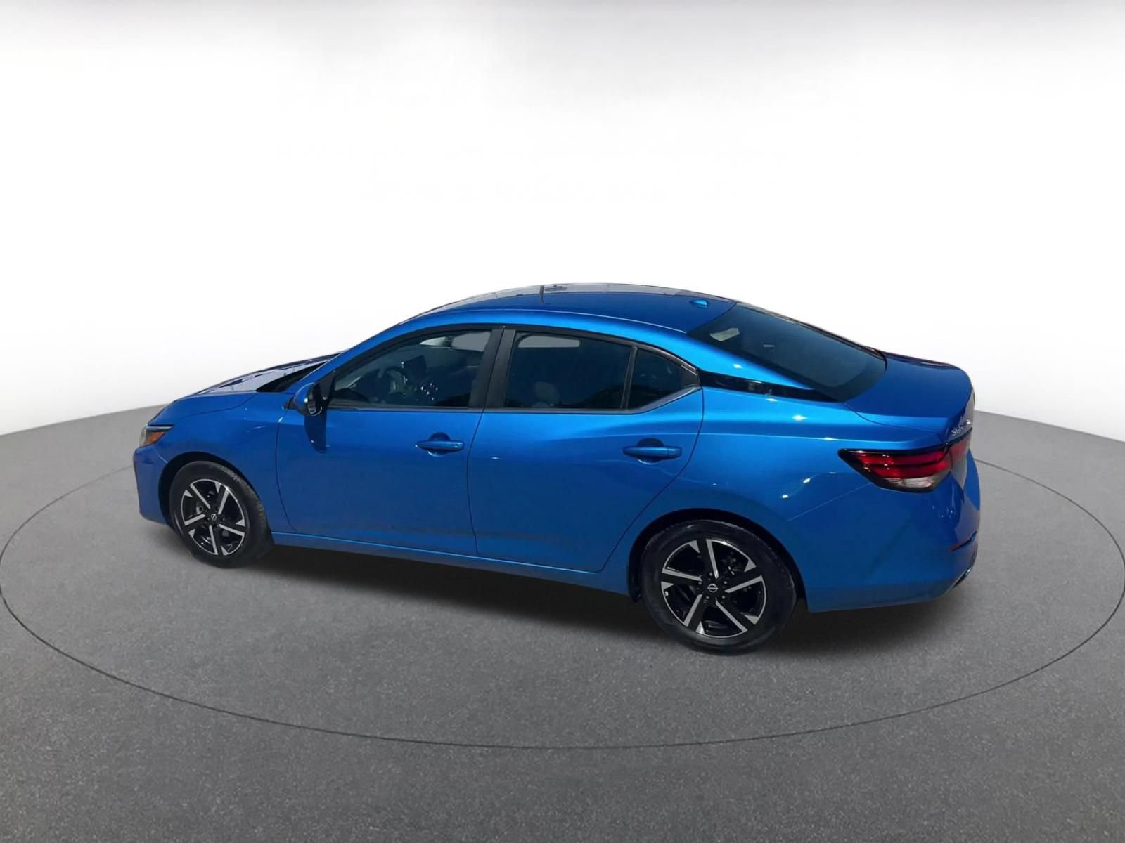 Used 2025 Nissan Sentra SV FWD image 10