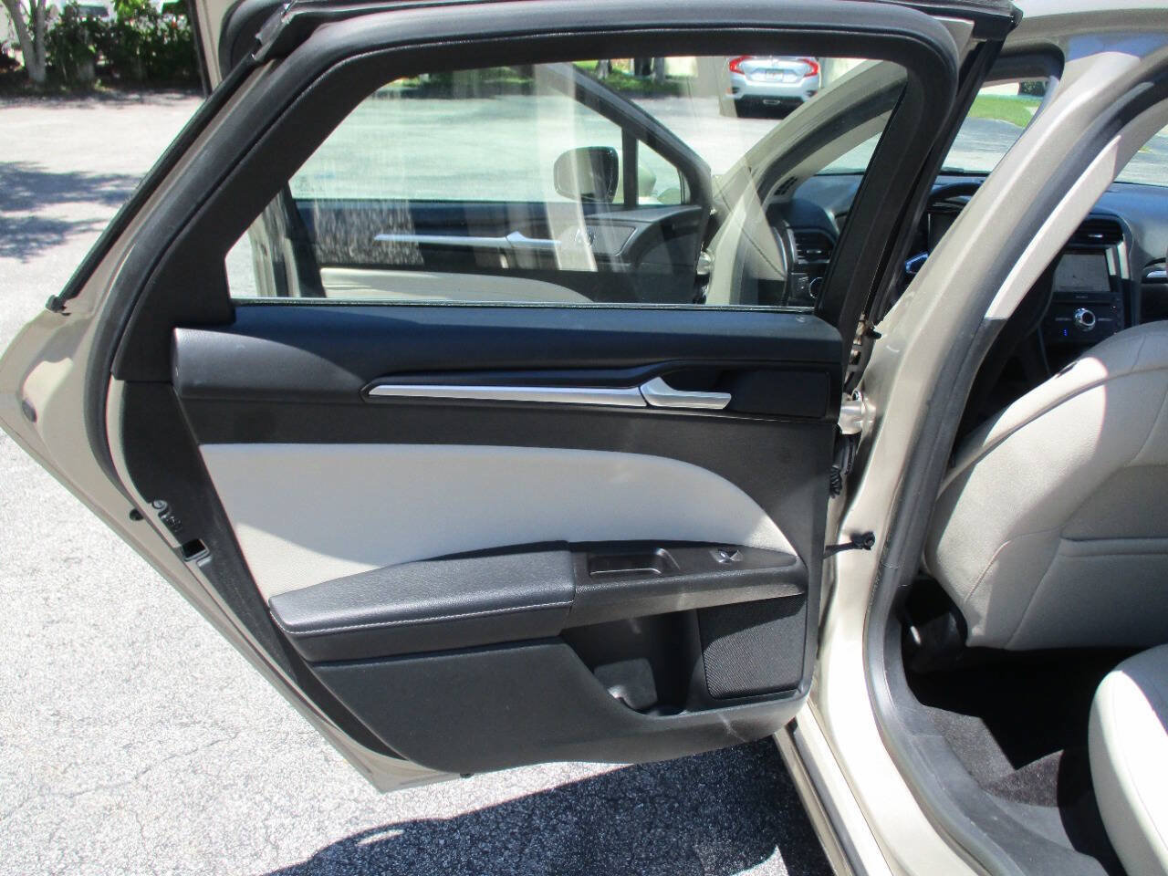 Used 2017 Ford Fusion Titanium AWD/4WD image 22