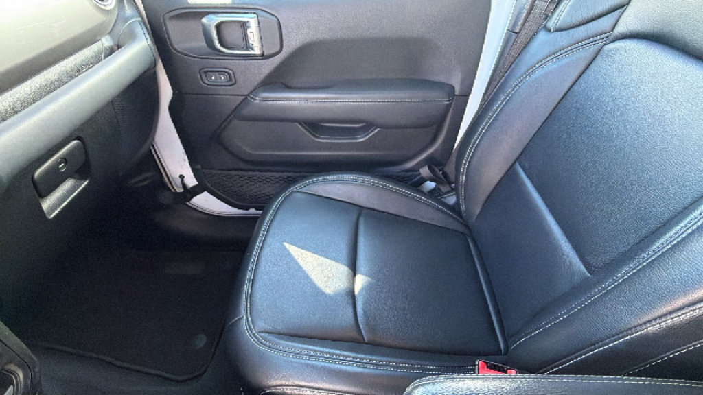 Used 2020 Jeep Wrangler Unlimited Sahara AWD/4WD image 12