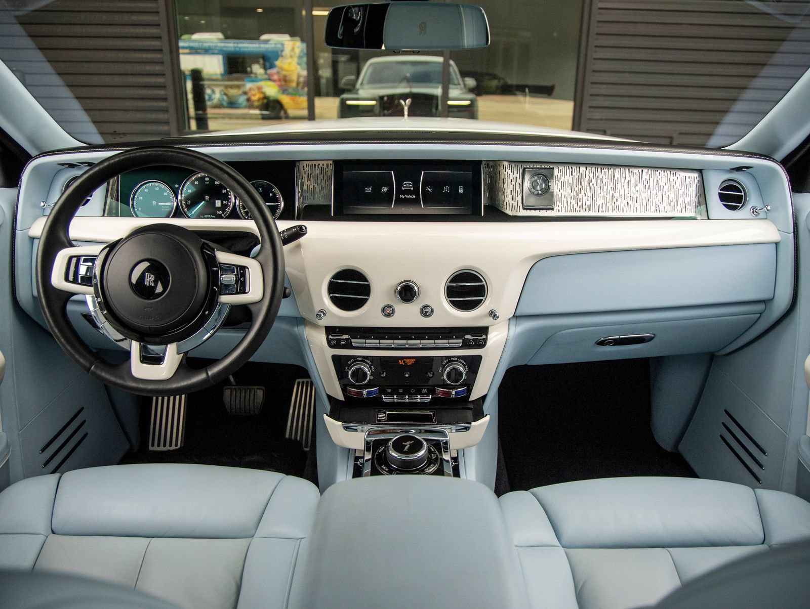 Used 2023 Rolls-Royce Phantom Extended Wheelbase w/ Leather Finishing Pack RWD image 4