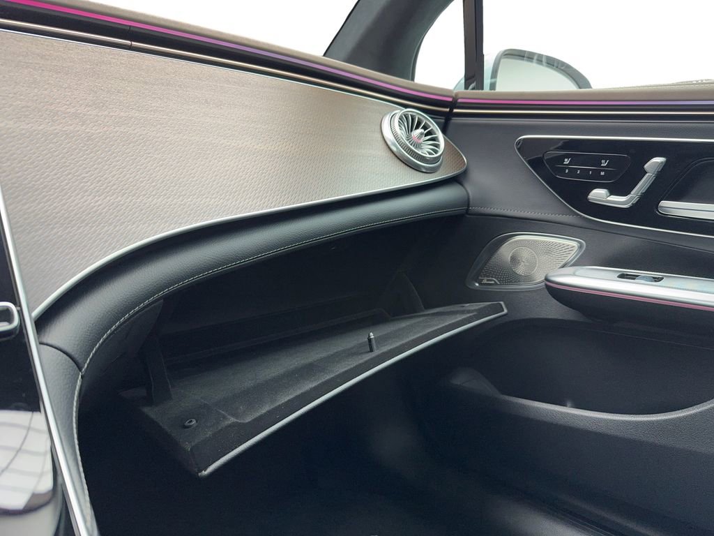Used 2023 Mercedes-Benz EQE 500 4MATIC Sedan w/ Pinnacle Trim Package image 26