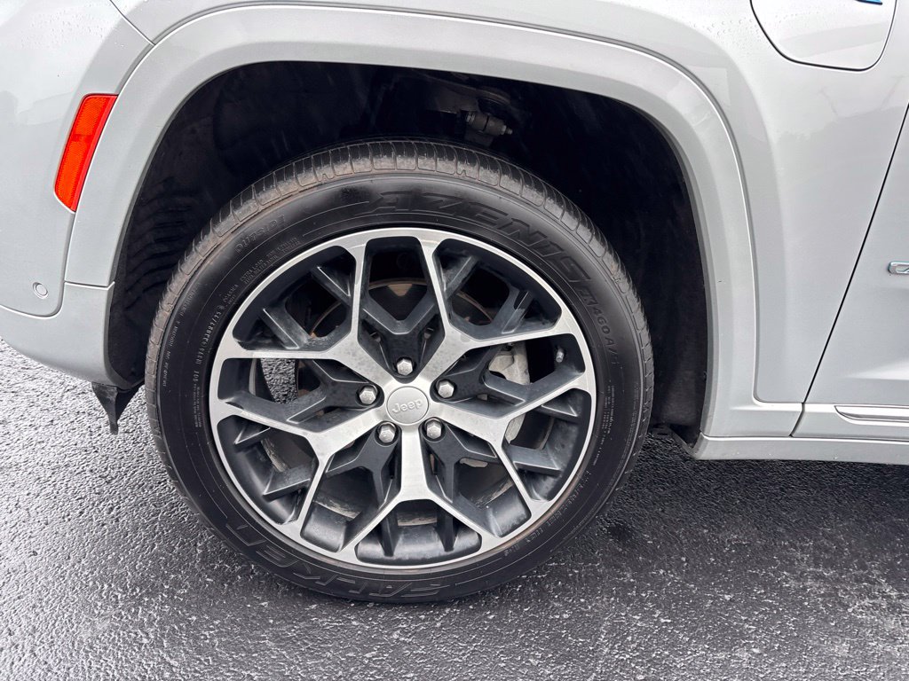 Used 2022 Jeep Grand Cherokee Summit AWD/4WD image 9