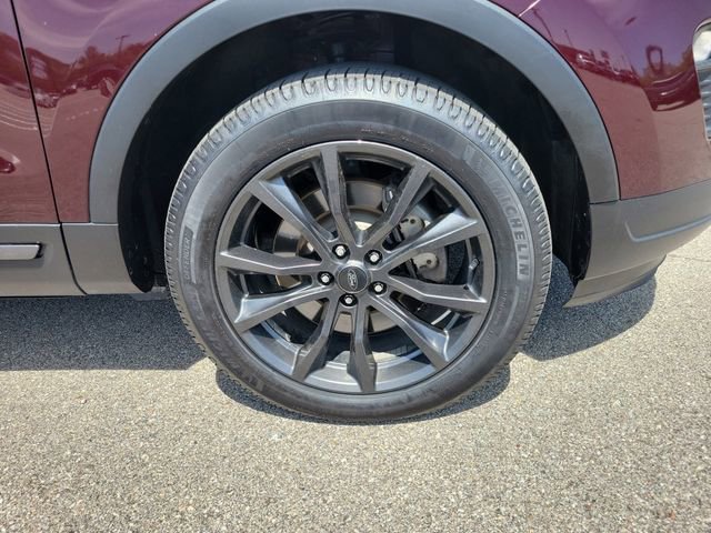 Used 2018 Ford Explorer XLT w/ Equipment Group 202A AWD/4WD image 9