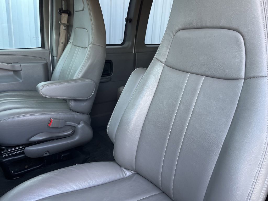 Used 2016 Chevrolet Express 2500 LS image 3