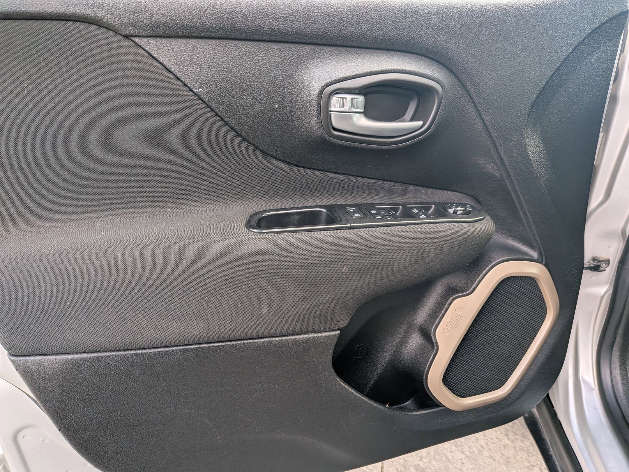 Used 2017 Jeep Renegade Sport w/ Power & Air Group image 13