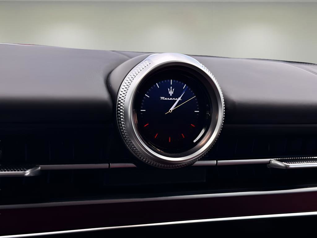 Used 2024 Maserati Grecale Trofeo AWD/4WD image 18