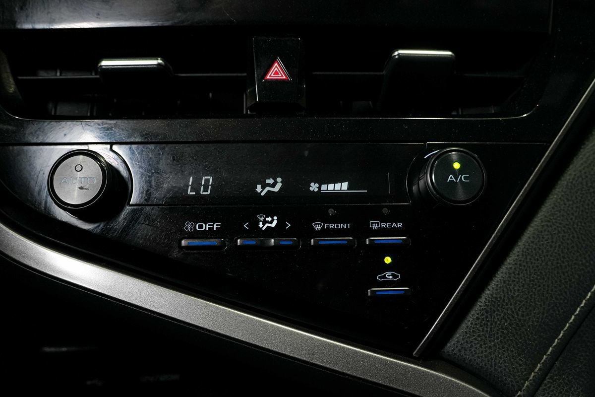 Used 2021 Toyota Camry SE FWD image 13