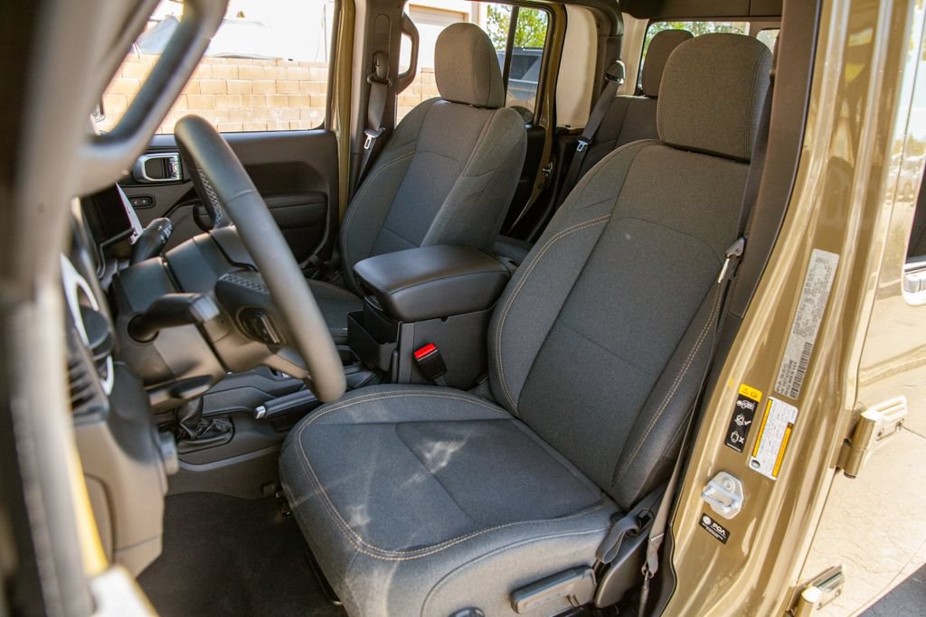 Used 2025 Jeep Gladiator Sport AWD/4WD image 13