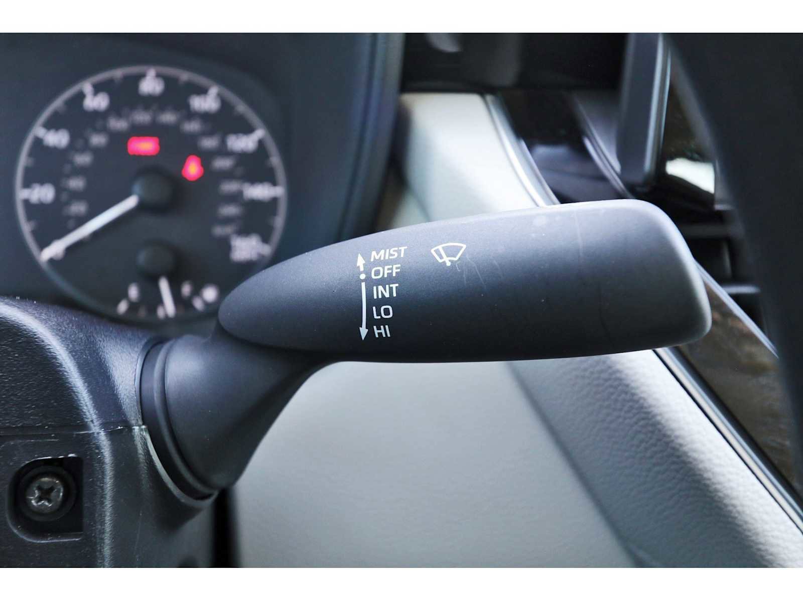 Used 2025 Toyota Corolla Cross L image 18