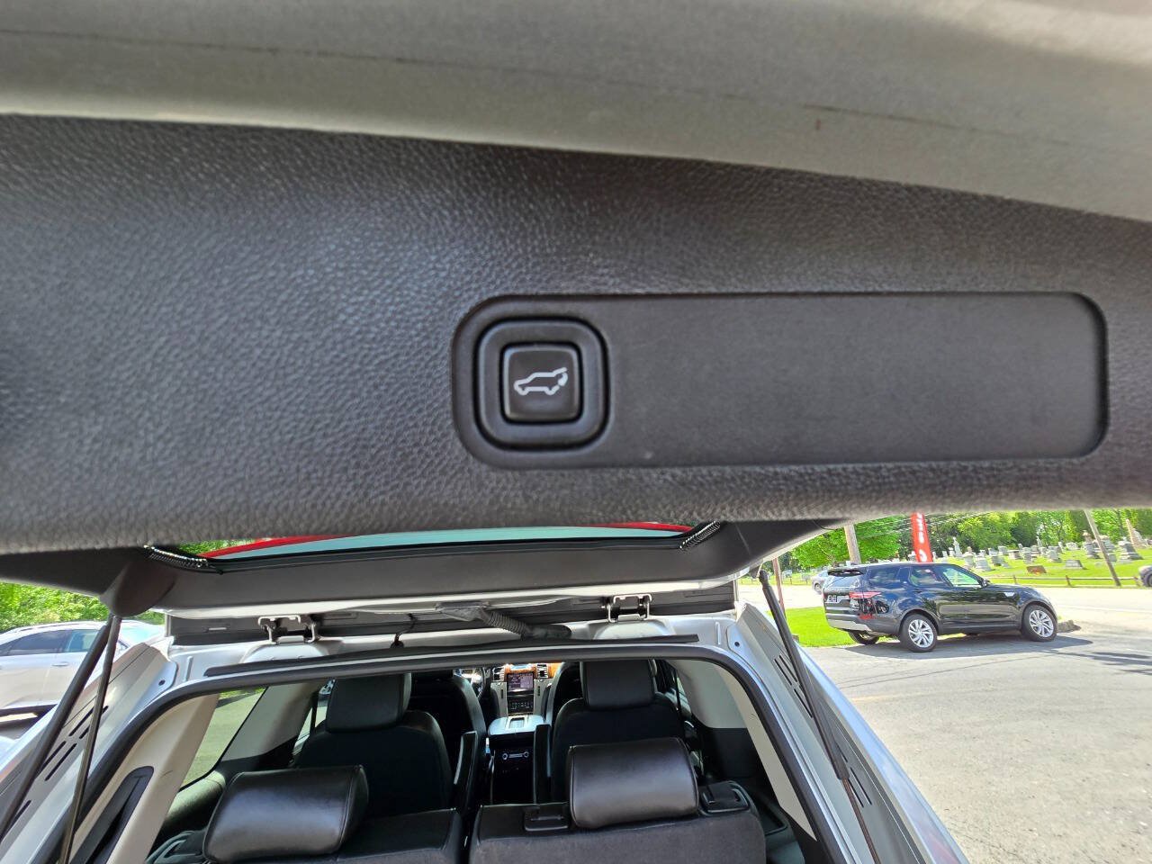 Used 2014 Cadillac Escalade Platinum AWD/4WD image 37