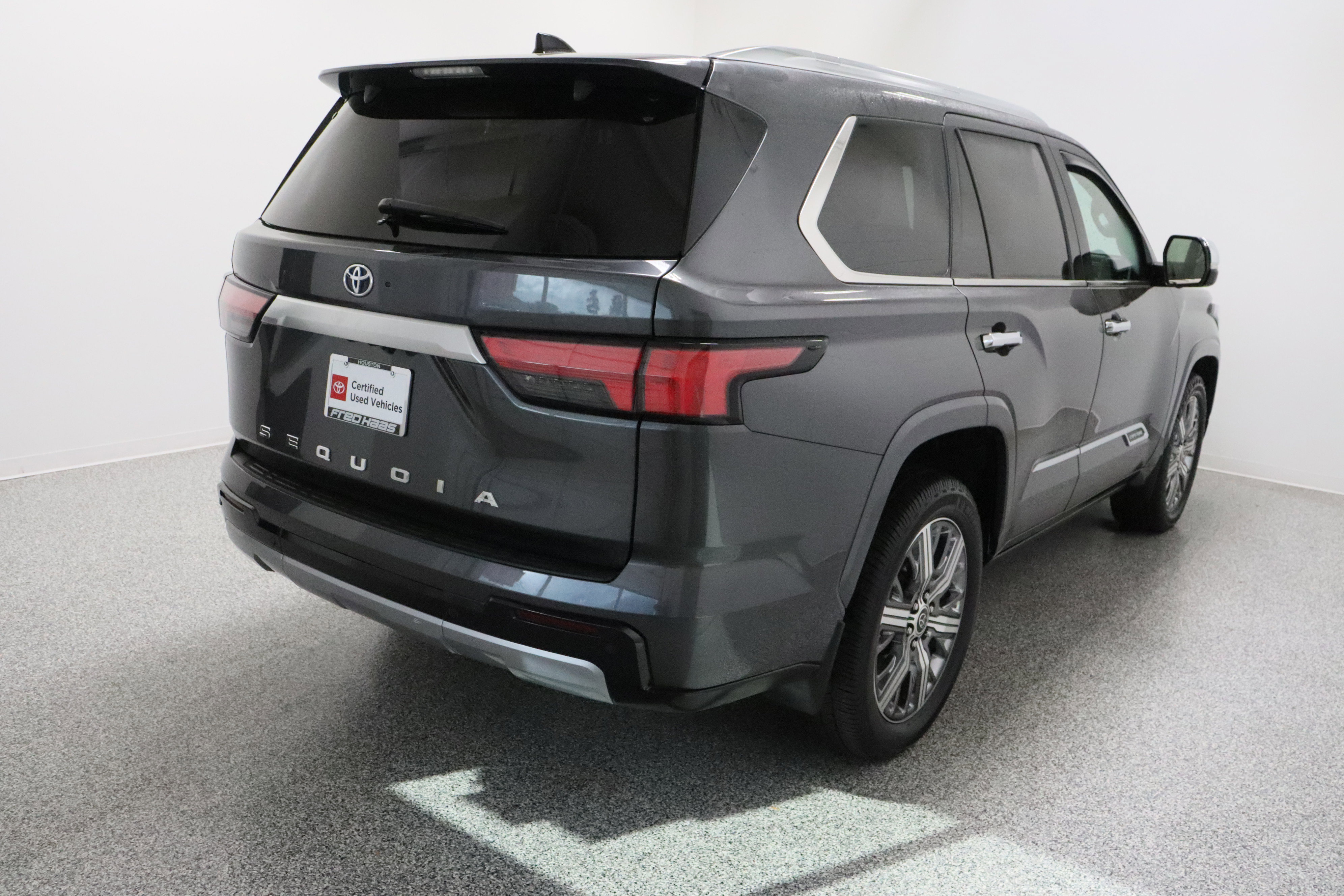 Used 2023 Toyota Sequoia Capstone image 7