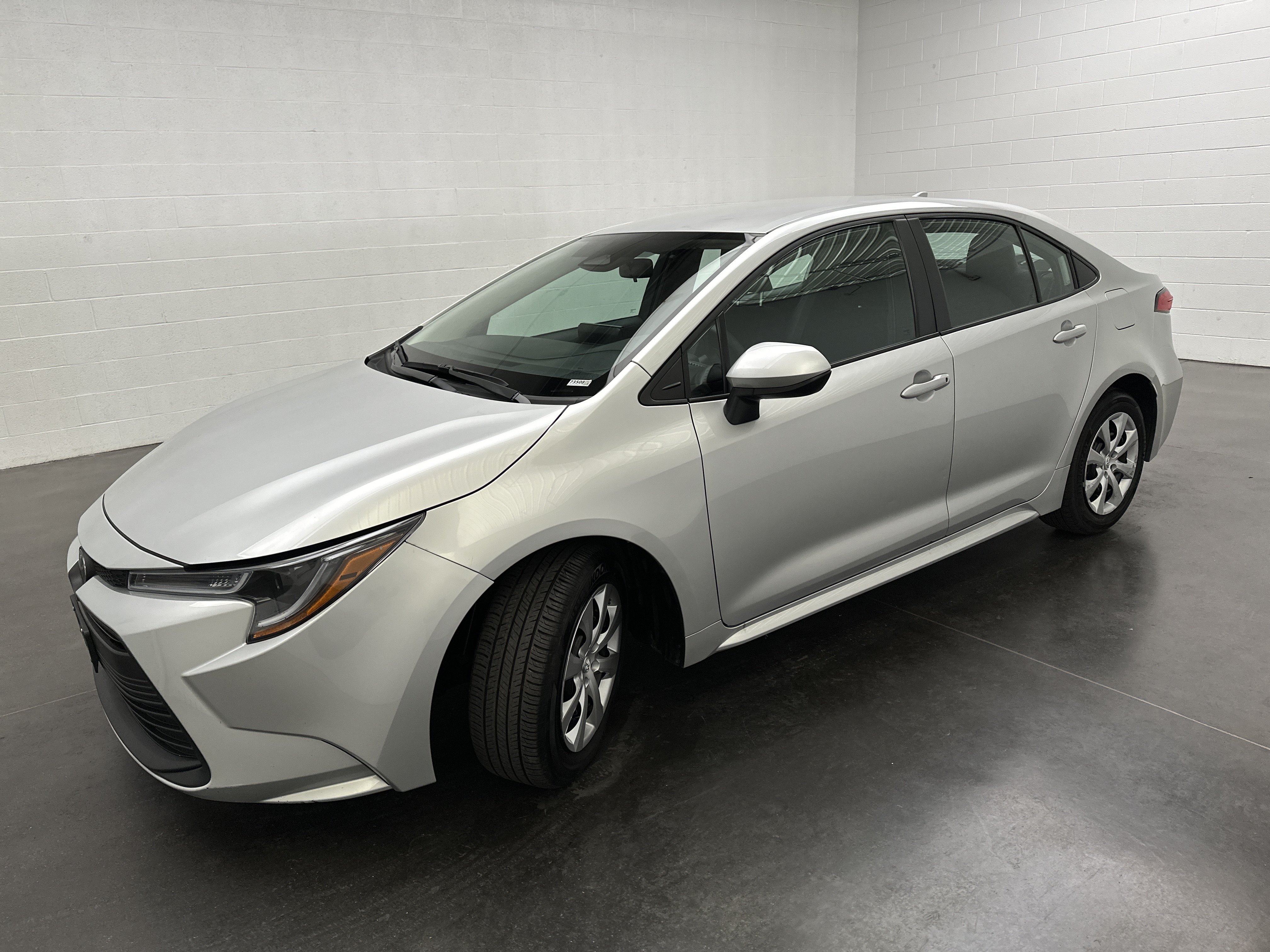 Used 2025 Toyota Corolla LE FWD image 4