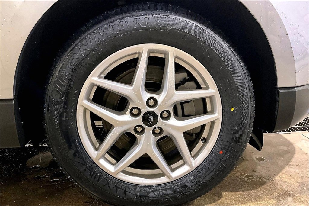 Used 2024 Ford Edge SEL image 9