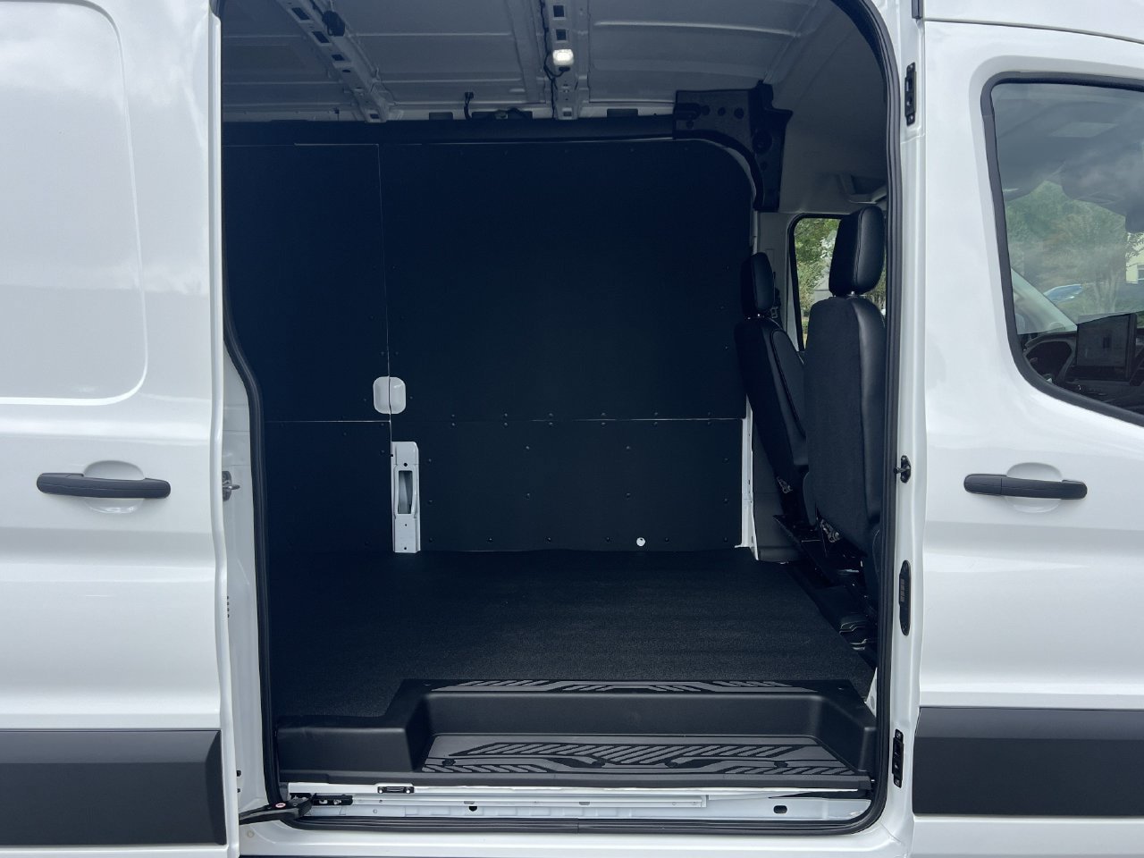 New 2027 Ford Transit 250 148 Medium Roof w/ Load Area Protection Package RWD image 18