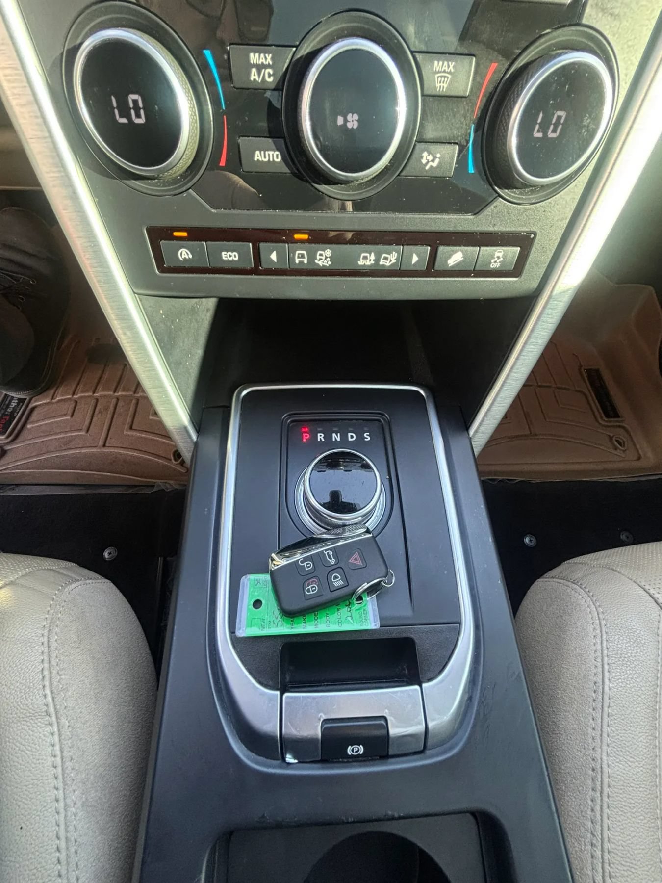 Used 2016 Land Rover Discovery Sport HSE AWD/4WD image 26