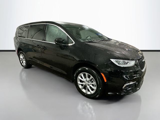 New 2026 Chrysler Pacifica Limited image 3
