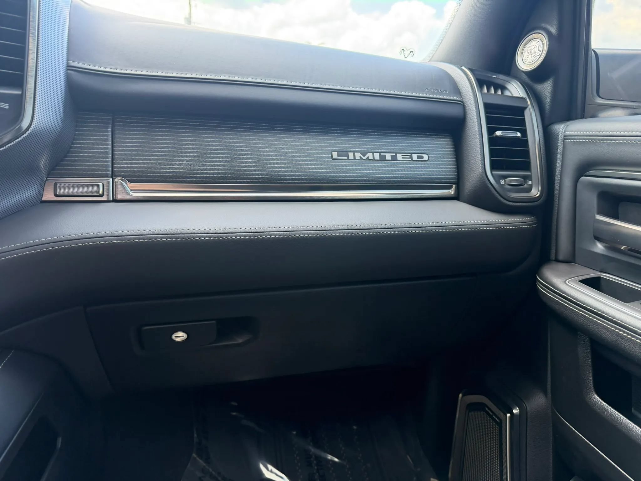 Used 2020 RAM 2500 Limited AWD/4WD image 34