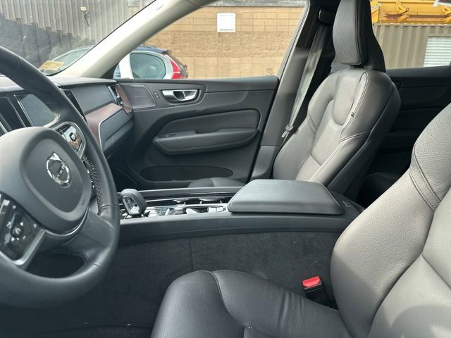 Used 2023 Volvo XC60 B5 Plus w/ Climate Package AWD/4WD image 6