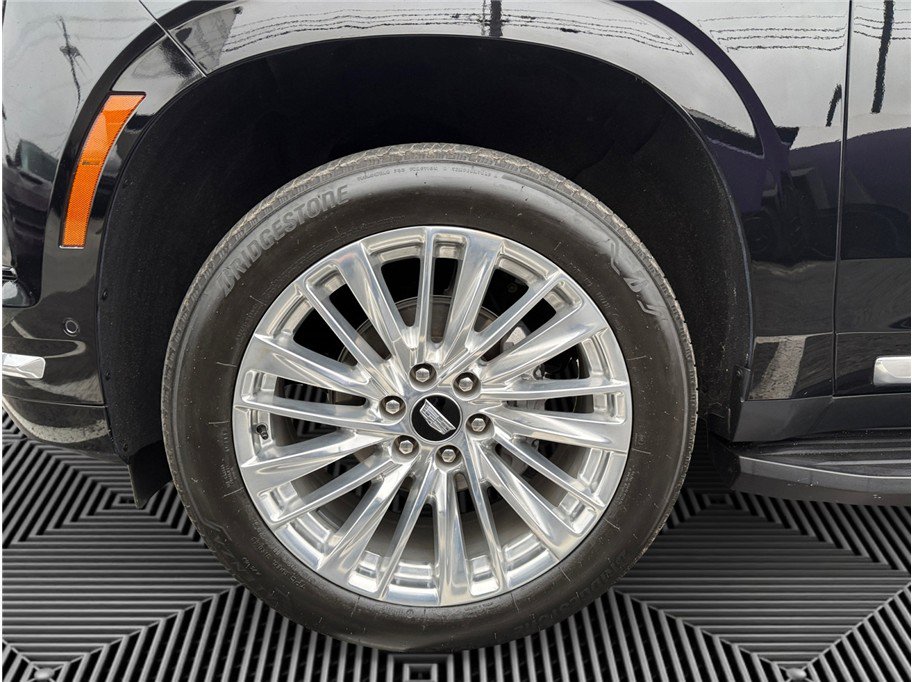 Used 2025 Cadillac Escalade ESV Premium Luxury image 14