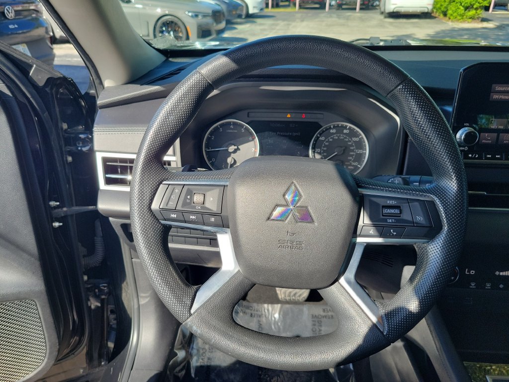 Used 2023 Mitsubishi Outlander ES FWD image 27