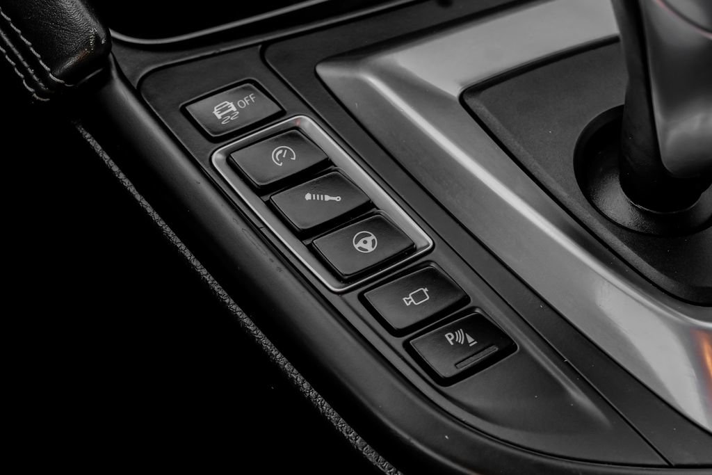 Used 2018 BMW M4 Convertible image 23