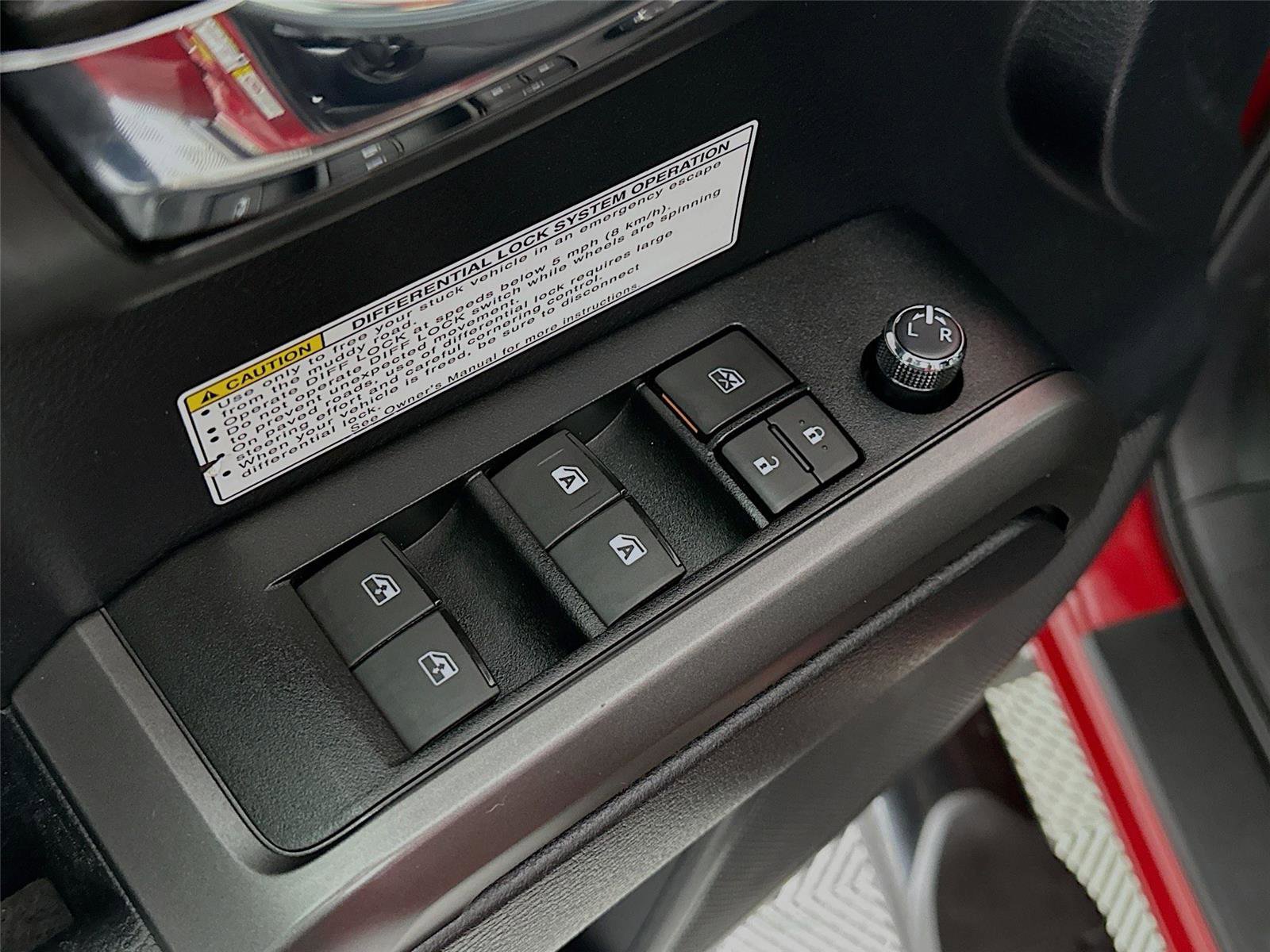 Certified 2018 Toyota Tacoma TRD Off-Road image 29