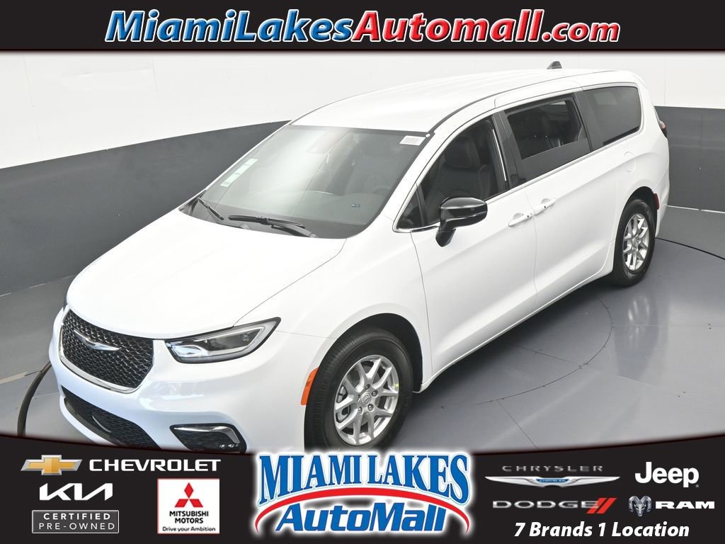 Used 2025 Chrysler Pacifica Select FWD image 1