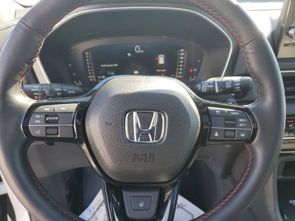 Used 2025 Honda Pilot Black Edition image 17