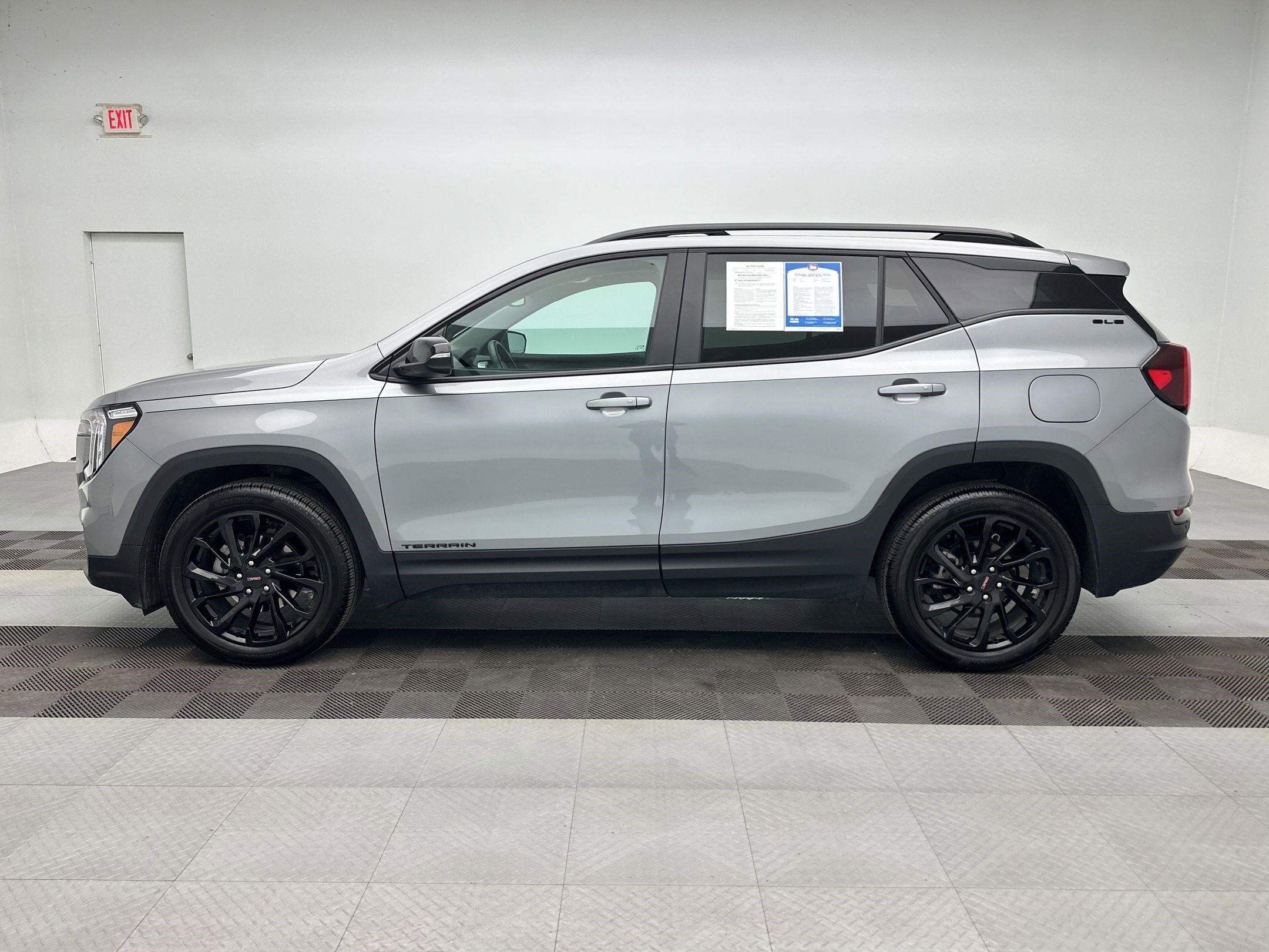 Certified 2024 GMC Terrain SLE w/ Driver Convenience Package FWD image 2