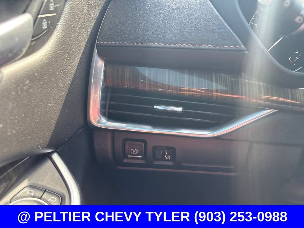 Used 2021 Cadillac XT4 Premium Luxury FWD image 13