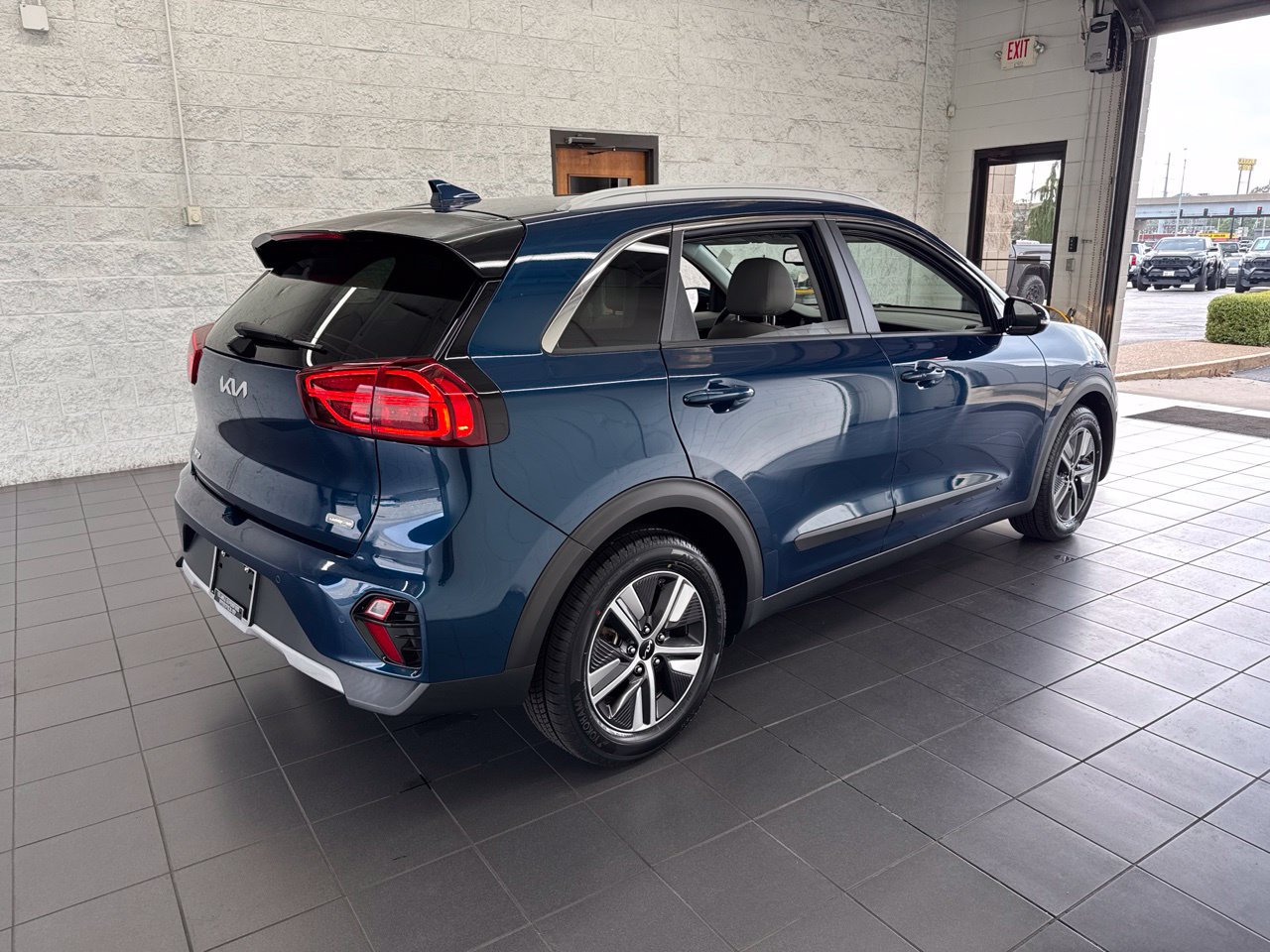 Used 2022 Kia Niro EX Premium FWD image 8