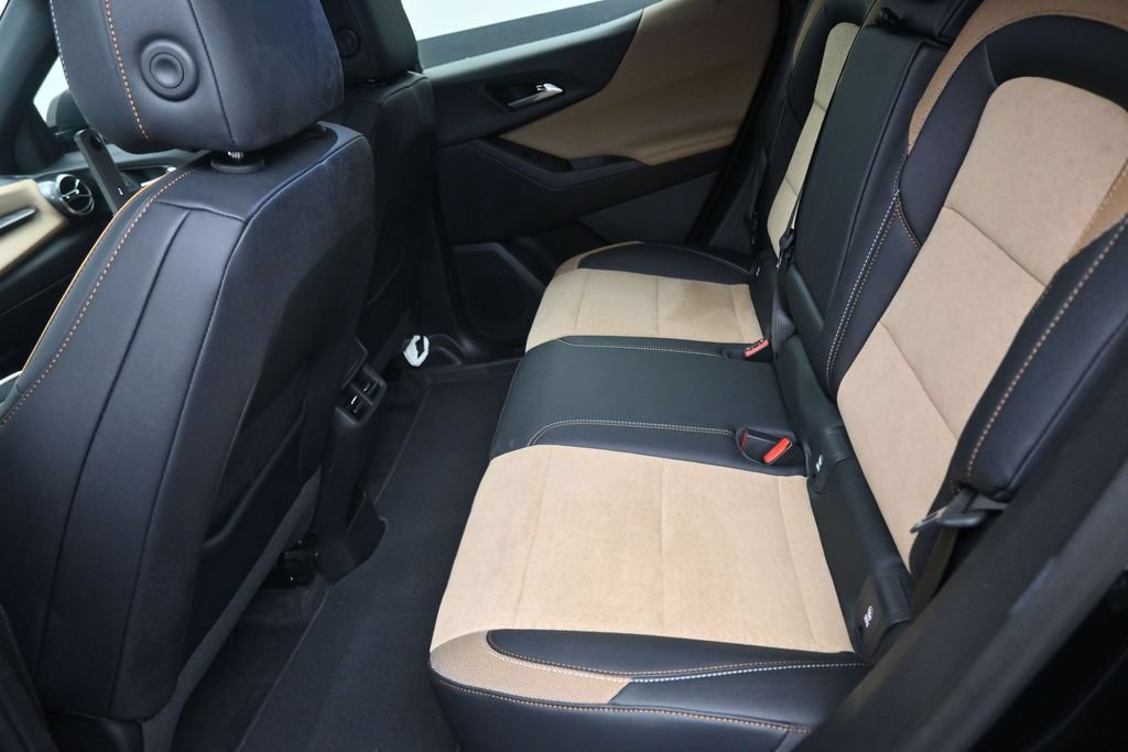 Used 2025 Chevrolet Equinox ACTIV w/ Safety and Technology Package FWD image 15