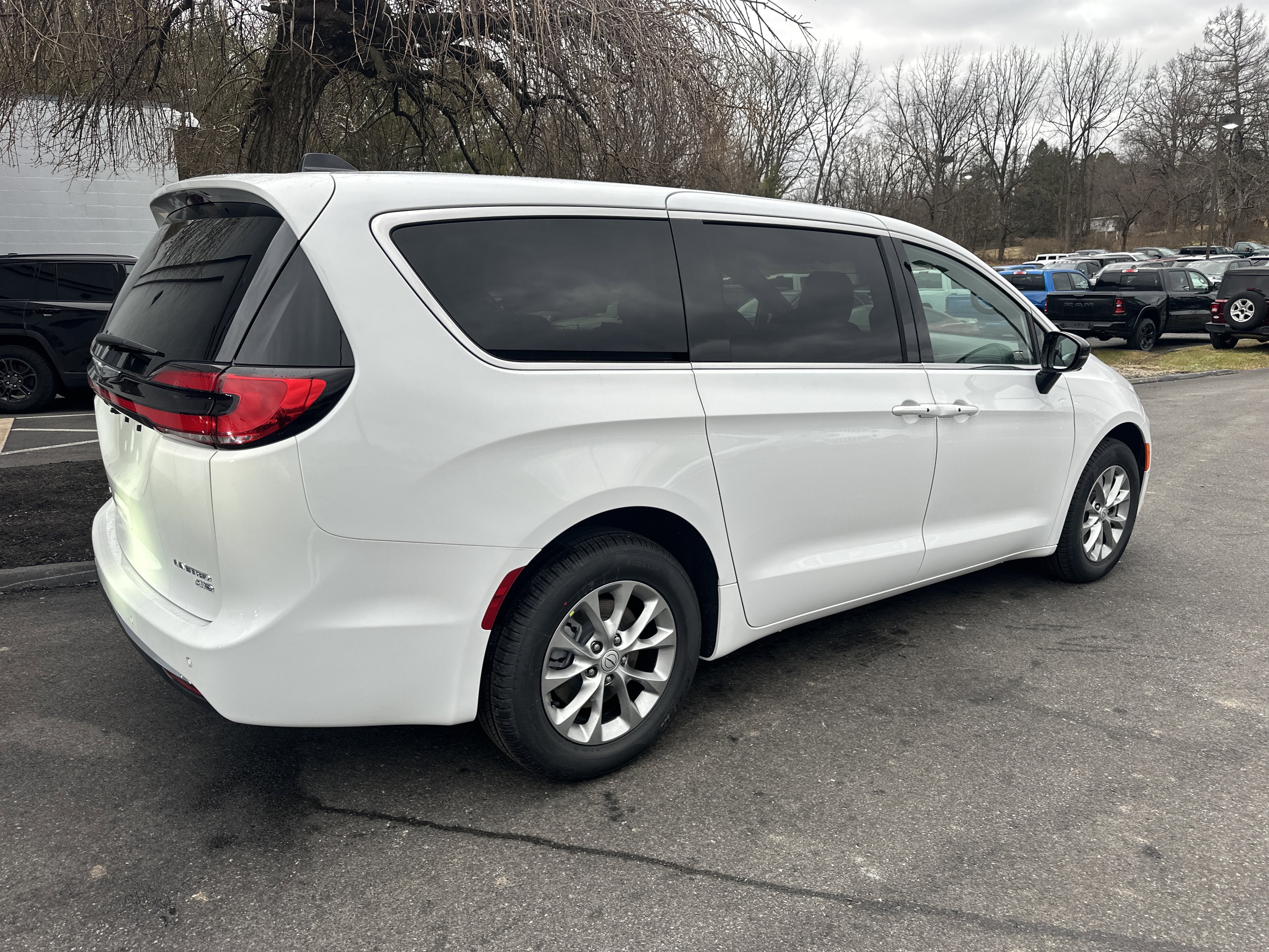 New 2026 Chrysler Pacifica Limited AWD/4WD image 3