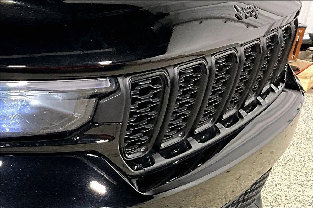Used 2024 Jeep Grand Cherokee Altitude image 30