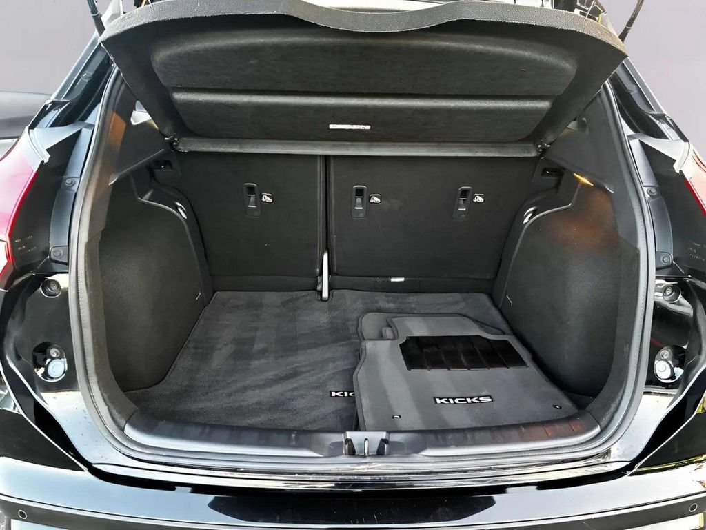 Used 2023 Nissan Kicks SR w/ SR Premium Package FWD image 11