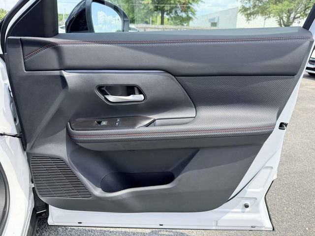 New 2026 Nissan Kicks SR w/ Interior Electronics Package FWD image 8
