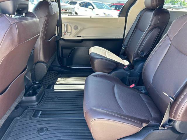 Certified 2024 Toyota Sienna Platinum AWD/4WD image 17