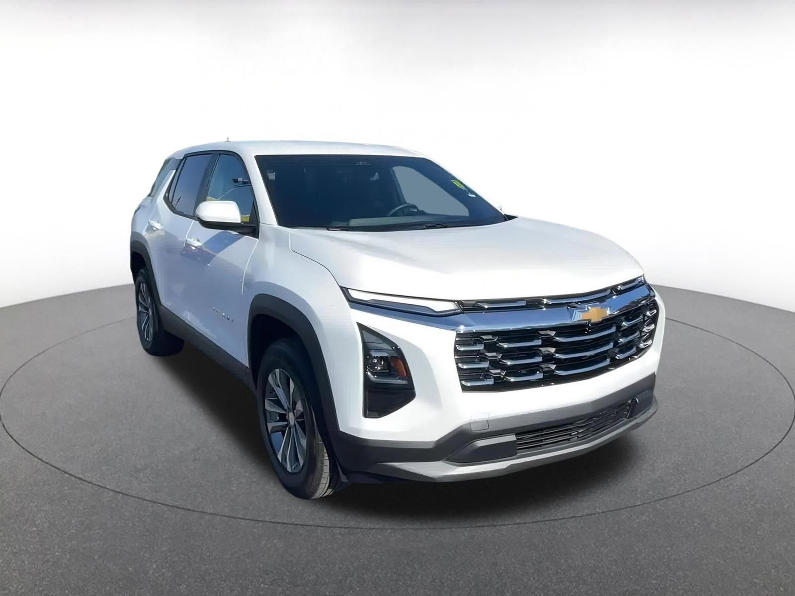 Used 2025 Chevrolet Equinox LT image 3