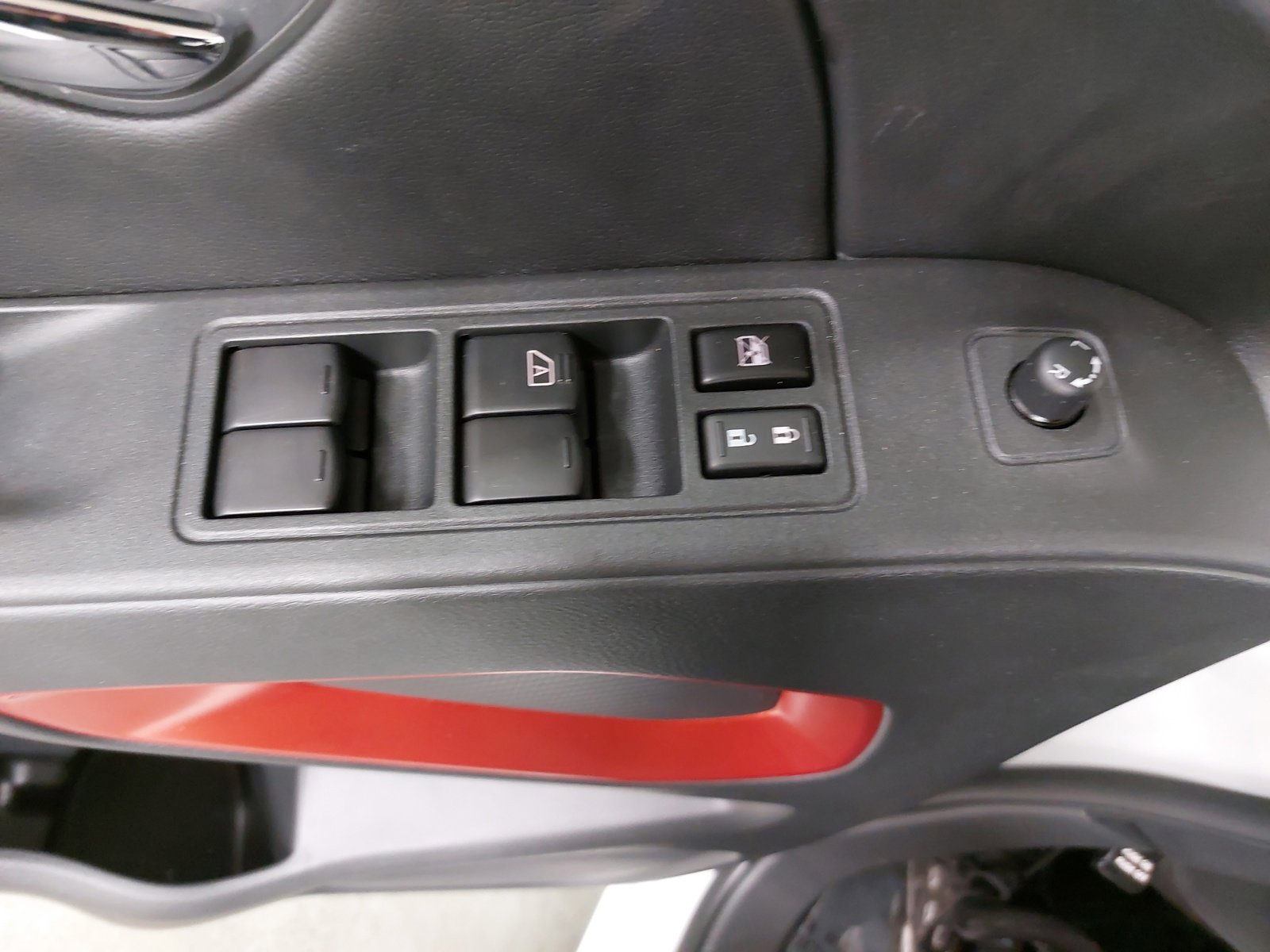 Used 2025 Nissan Frontier Pro-X image 30