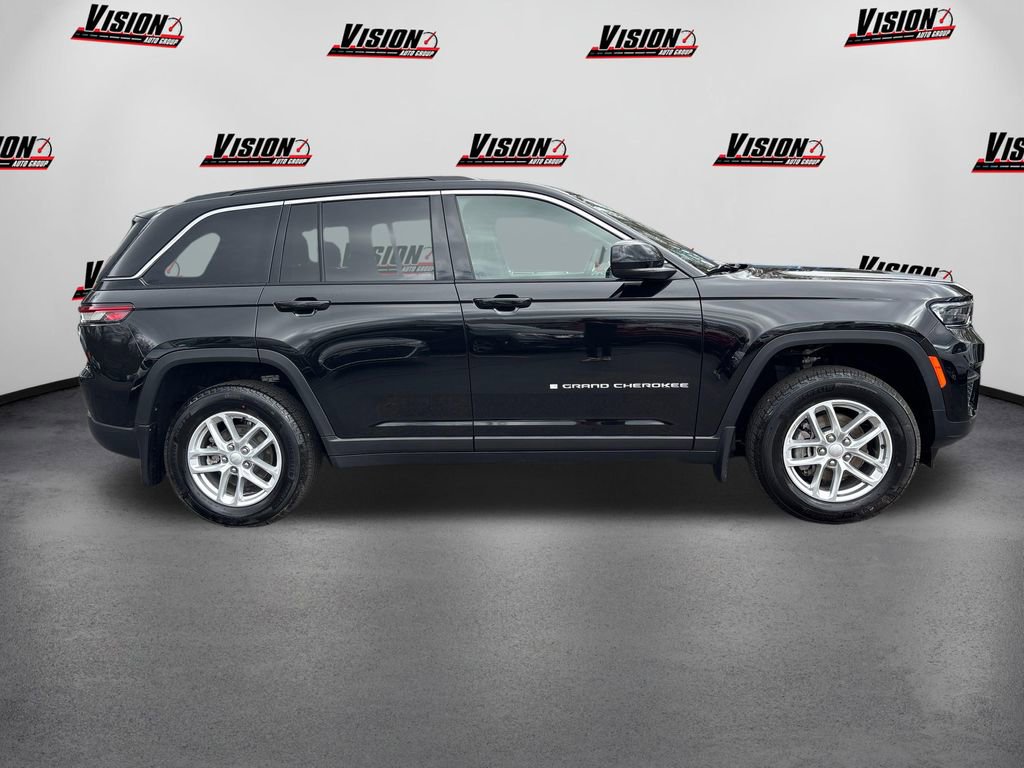 Used 2025 Jeep Grand Cherokee Laredo X w/ Luxury Tech Group I AWD/4WD image 4