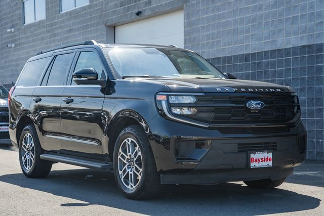 Used 2025 Ford Expedition Active image 2