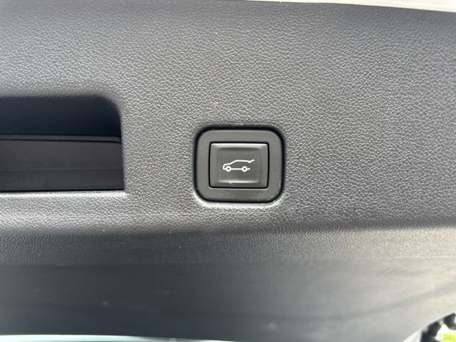 Used 2024 Chevrolet Traverse RS image 18