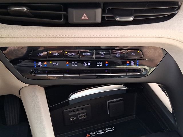 Used 2023 Buick Envision Avenir AWD/4WD image 16