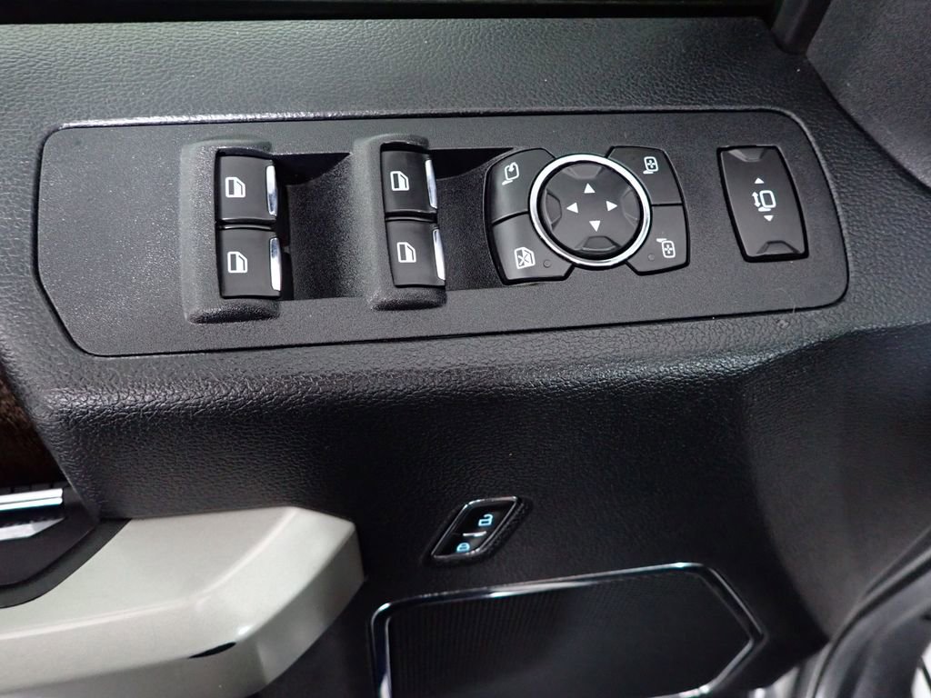 Used 2019 Ford F350 Lariat w/ Chrome Package image 20