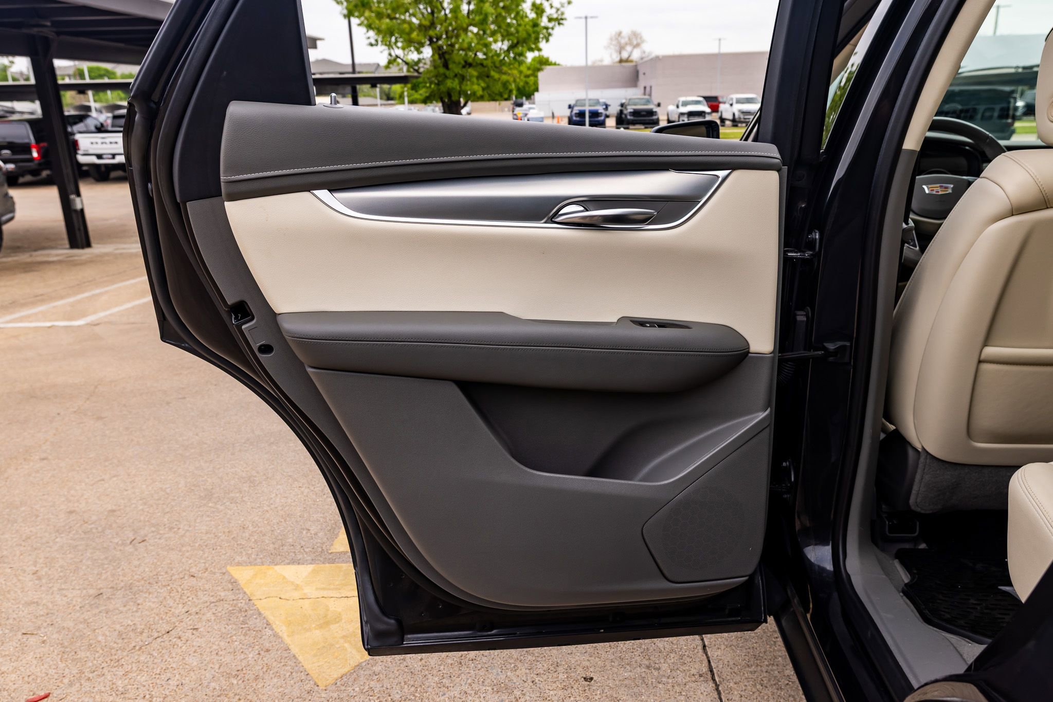 Used 2020 Cadillac XT5 Premium Luxury w/ LPO, Floor Liner Package image 33
