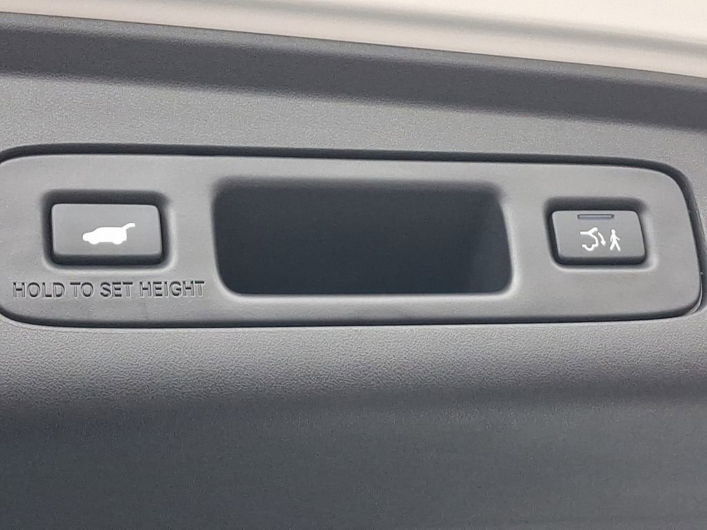 Certified 2025 Acura ADX AWD image 31